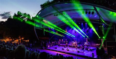 foto van Pink op het podium tijdens een concert