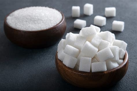 illustratie van voedingsmiddelen met veel suiker en kleurstoffen