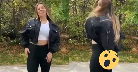 Afbeelding van een baby die met blote billen ligt te drogen, naast een pot zinkzalf.