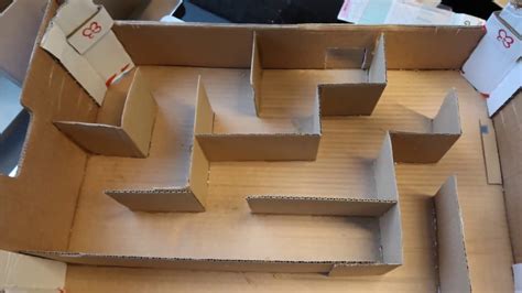 Illustratie van een eenvoudige kartonnen doolhof voor een hamster