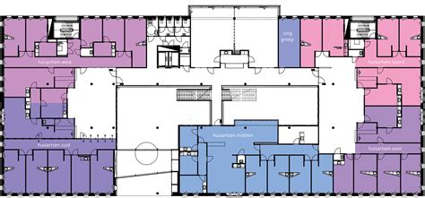Plattegrond van het ziekenhuis met aanduiding van de ingangen en routes voor de polikliniek