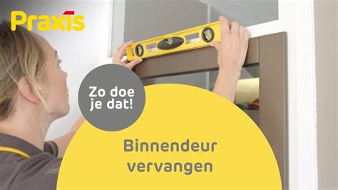 Gedetailleerde illustratie van het plaatsen van de buitenkraag en gootstukken