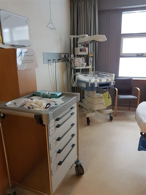 Foto van een kraamsuite in het ziekenhuis