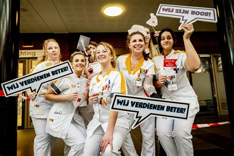 Illustratie van een verloskundigenpraktijk met vriendelijk personeel