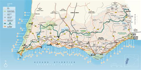 Kaart van de Algarve met gemarkeerde toeristische bezienswaardigheden zoals Benagil, Lagos en Silves.