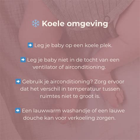 Baby die verkoeling zoekt in de schaduw
