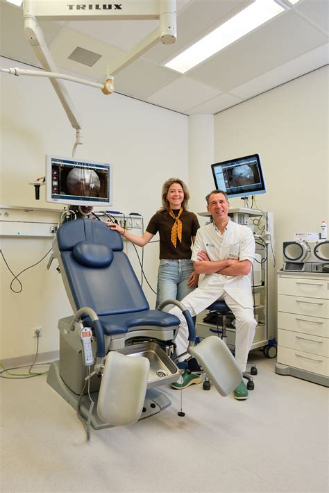 Schema van de verschillende behandelingsopties na een miskraam: afwachten, curettage, medicatie.