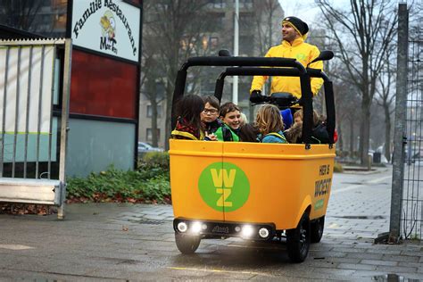 Illustratie van de BSO bus die met kinderen op stap gaat