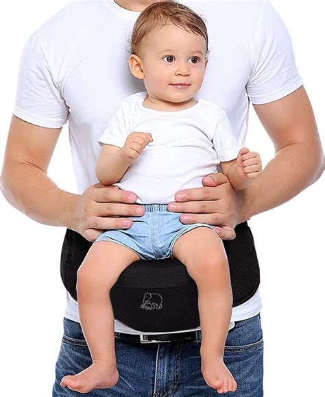 Baby die comfortabel in de Prémaxx Baby-Bag draagzak wordt gedragen