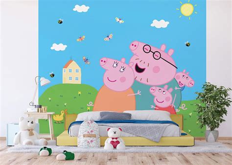 Een kinderkamer met een Peppa Pig dekbedovertrek en muurstickers