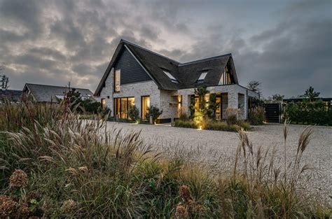 Foto van een sfeervolle bevalkamer in een geboortecentrum