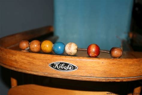 Collage van verschillende antieke en vintage kinderstoelen, waaronder een Kibofa model.