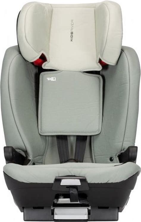 Close-up van de 5-puntsgordel met gevoerde gordelpads van het Kidsriver Liz autostoeltje