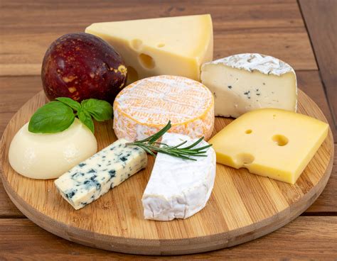 Selectie van kazen, met duidelijk aangegeven welke veilig zijn en welke vermeden moeten worden.