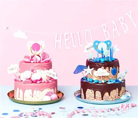 Decoraties voor een babyshower van HEMA, zoals ballonnen, bordjes en confetti.