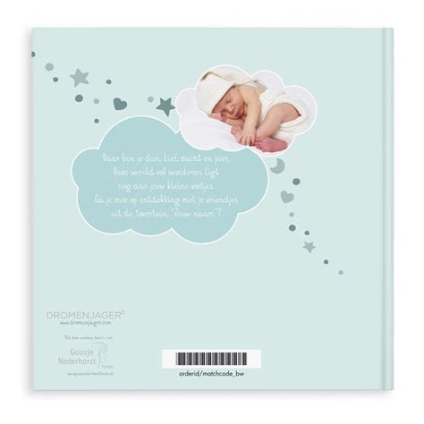 Illustratie van een babyboek met ruimte voor foto's en tekst