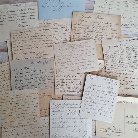 Collage van babyfoto's, geboortekaartje en handgeschreven notities