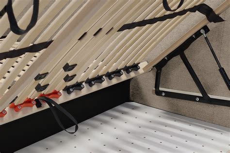 Schema van een lattenbodem met zwevende latten en verende draagelementen