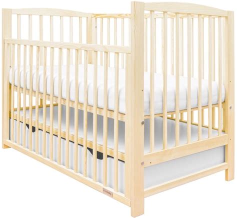 Voorbeeld van een veilig babybedje met verstelbare bodem