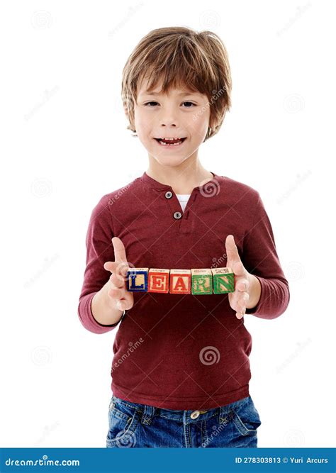 Illustratie van een jongetje met een knuffel op een maan, als voorbeeld voor een geboortekaartje met silhouet.