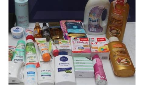 Illustratie van de Postpartum Box XL met de diverse verzorgingsproducten voor moeders.