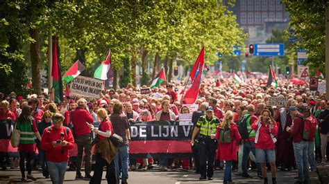 demonstratie van een antikoliek flesje