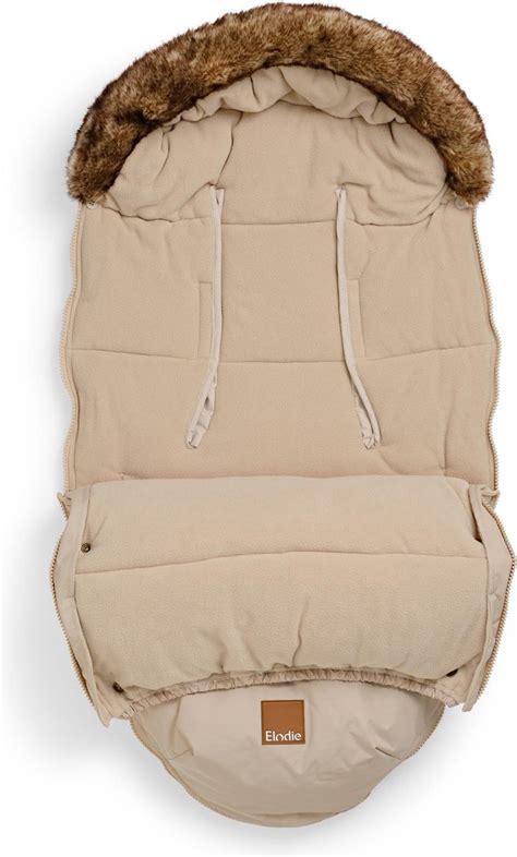 Elodie Details voetenzak zwart in gebruik op een kinderwagen