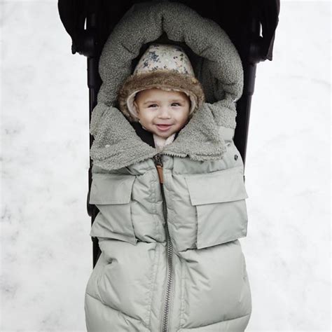 Detail van het waterafstotende materiaal van de Elodie Details voetenzak