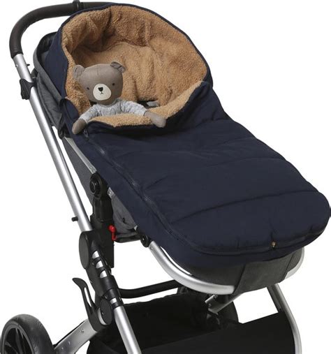 Detail van een voetenzak met waterafstotende stof en rits