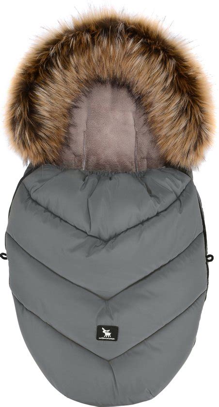 Gedetailleerde foto van de YEPP mini voetenzak, met nadruk op de waterafstotende stof en de poncho functie.