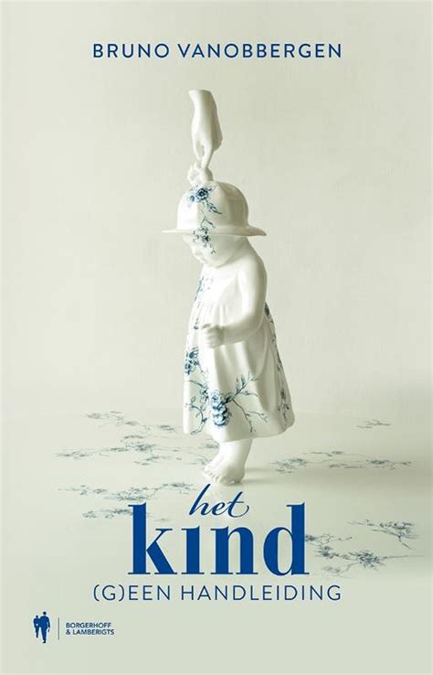 Een kind onderzoekt een beeld met een 'grijpertje' in Het Depot