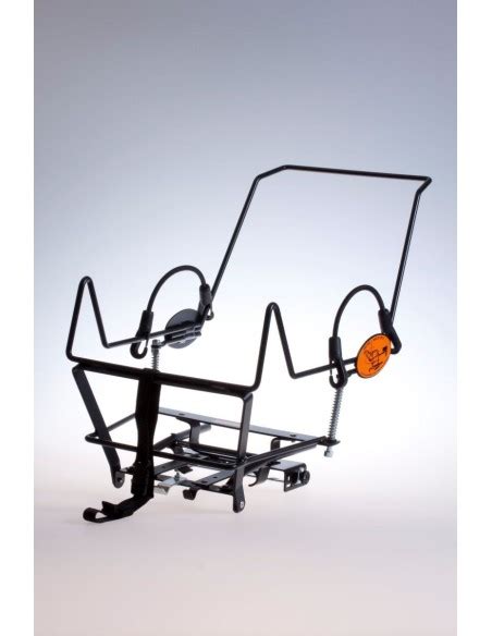 Gedetailleerde foto van de Steco Maxi-Cosi drager, met nadruk op de bevestigingspunten en vering.