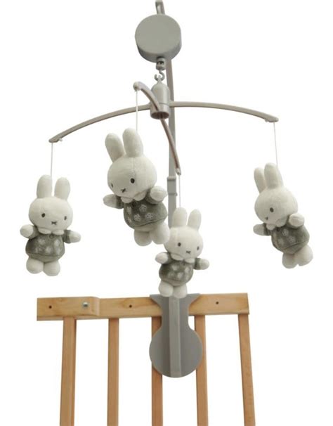 Illustratie van de Tiamo muziekmobiel Nijntje Grijs met schattige speeltjes.