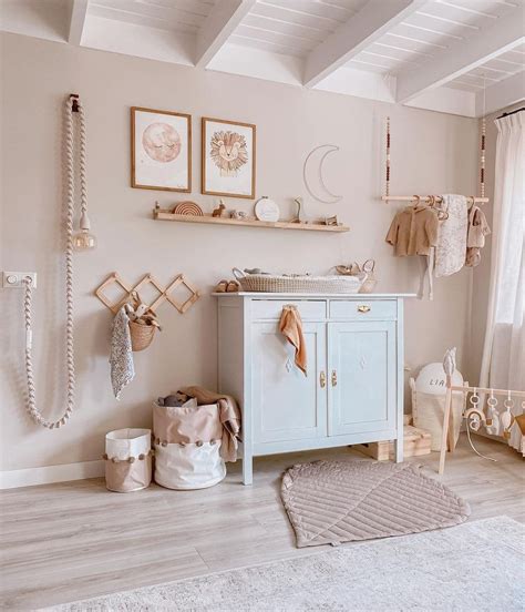 Sfeervolle babykamer met diverse accessoires