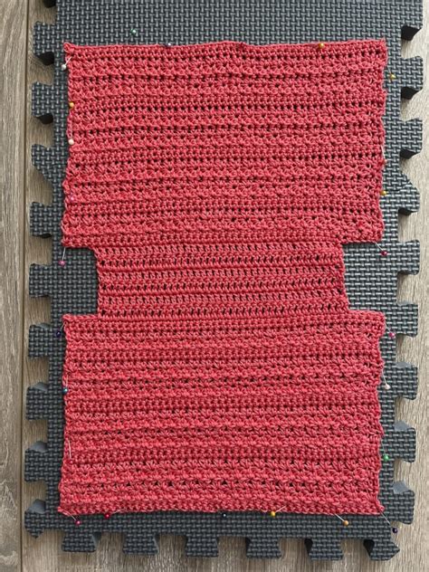 Illustratie van het dubbelvouwen van de gehaakte lap