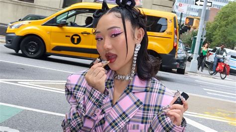 Infographic die de risico's van het hergebruiken van een babymatras toont (bacteriën, allergenen).