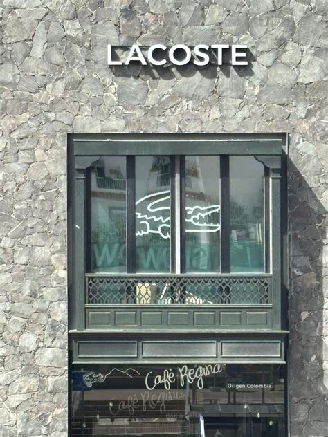 Collage van de top 5 genoemde babymatrassen.