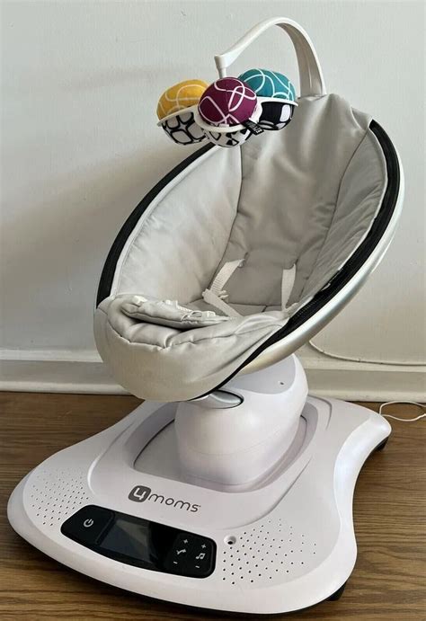 Infographic met de belangrijkste specificaties van de 4moms MamaRoo 4, inclusief gewichtslimiet en functies.
