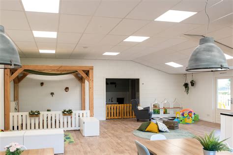 een overzicht van het kinderdagverblijf Calimero met de centrale speelhal en groepsruimtes