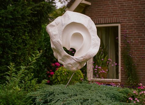 Voorbeeld van kindgerichte projecten met diverse materialen, vastgelegd in beeldend materiaal.