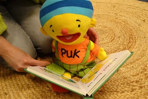 kinderen die spelen en leren met het Uk & Puk programma