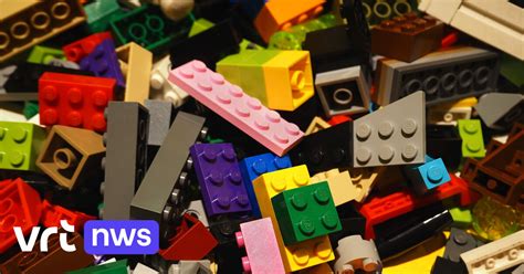 Illustratie van diverse LEGO-creaties, van simpele blokjes tot complexe modellen, om de veelzijdigheid te benadrukken