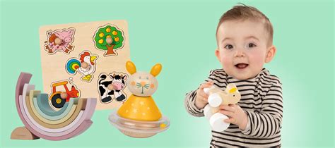 Overzicht van divers houten speelgoed voor verschillende leeftijden