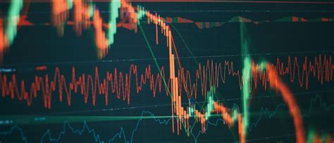 Illustratie die de volatiliteit van cryptokoersen weergeeft met op- en neergaande pijlen.