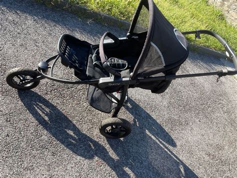 Interieur van de Quinny Speedi SX met focus op de boodschappenmand en bumperstang