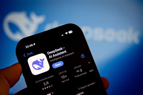 Screenshot van de 'Perined' app op een smartphone, die de geboortegewichtcurves toont.