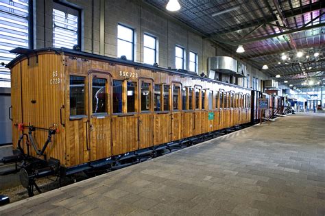 Een tweelingkinderwagen uit 1910, het pronkstuk van het museum