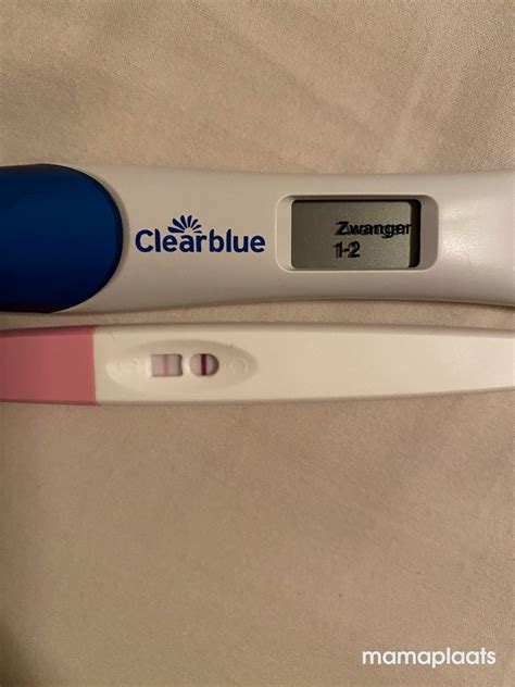 Vrouw met positieve zwangerschapstest, symbool voor bewust alleenstaand moederschap