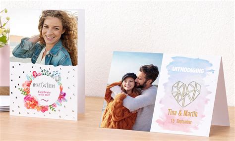 Collage van diverse soorten persoonlijke kaarten, zoals ansichtkaarten, dubbele wenskaarten en menu kaarten