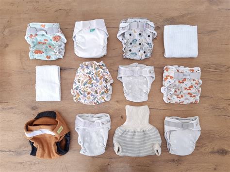 Illustratie van verschillende soorten wasbare luiers en hun componenten